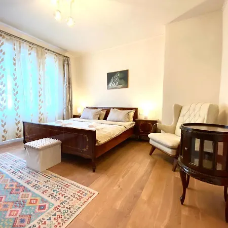 180-degree & Forest View Apartment