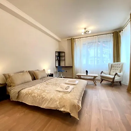 180-degree & Forest View