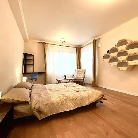 Apartment 180-degree & Forest View