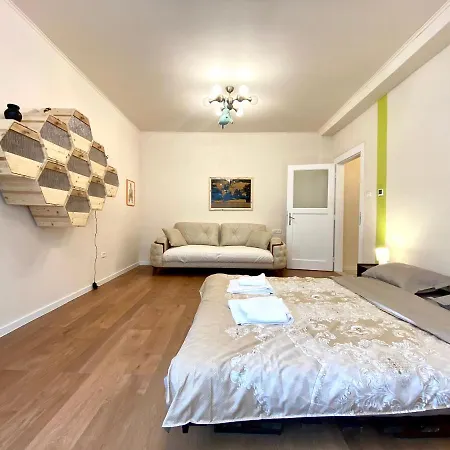 180-degree & Forest View Apartment